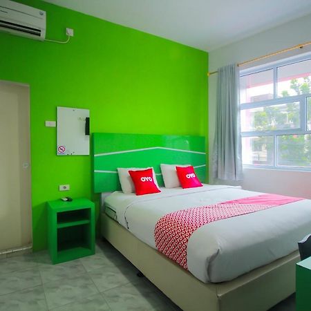 Oyo 1825 Marcopolo Homestay Pekanbaru Exterior foto