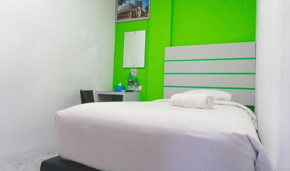 Oyo 1825 Marcopolo Homestay Pekanbaru Exterior foto