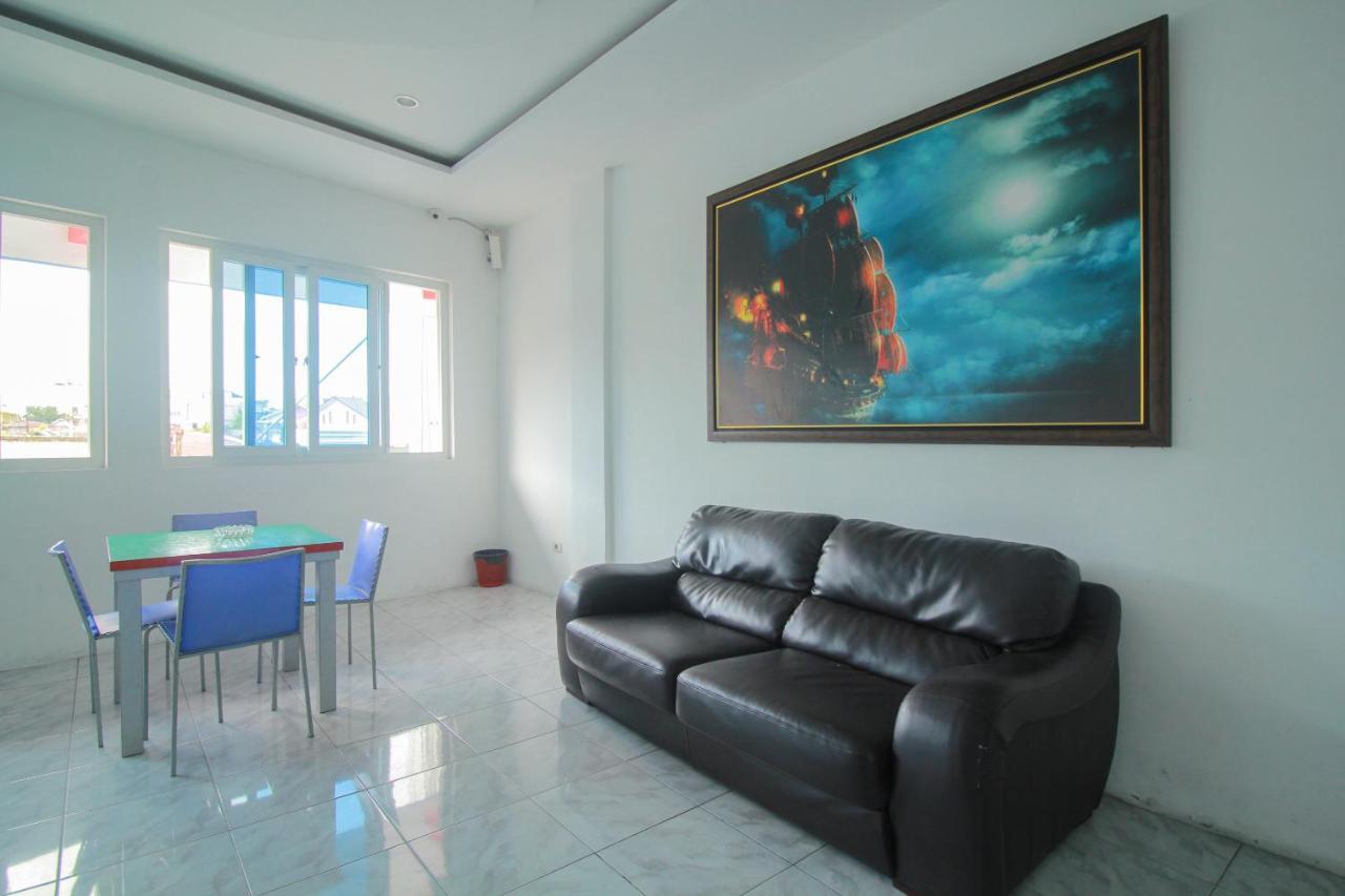 Oyo 1825 Marcopolo Homestay Pekanbaru Exterior foto