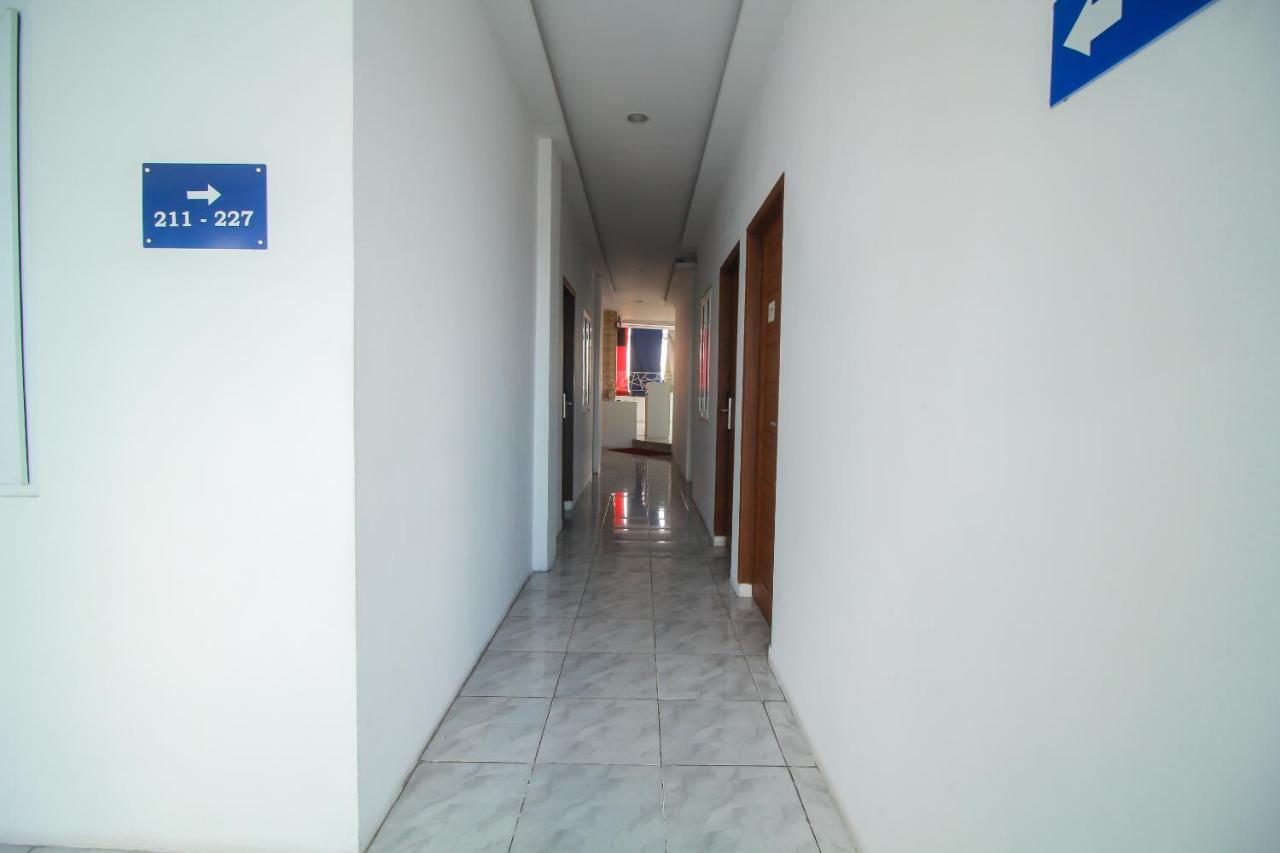 Oyo 1825 Marcopolo Homestay Pekanbaru Exterior foto