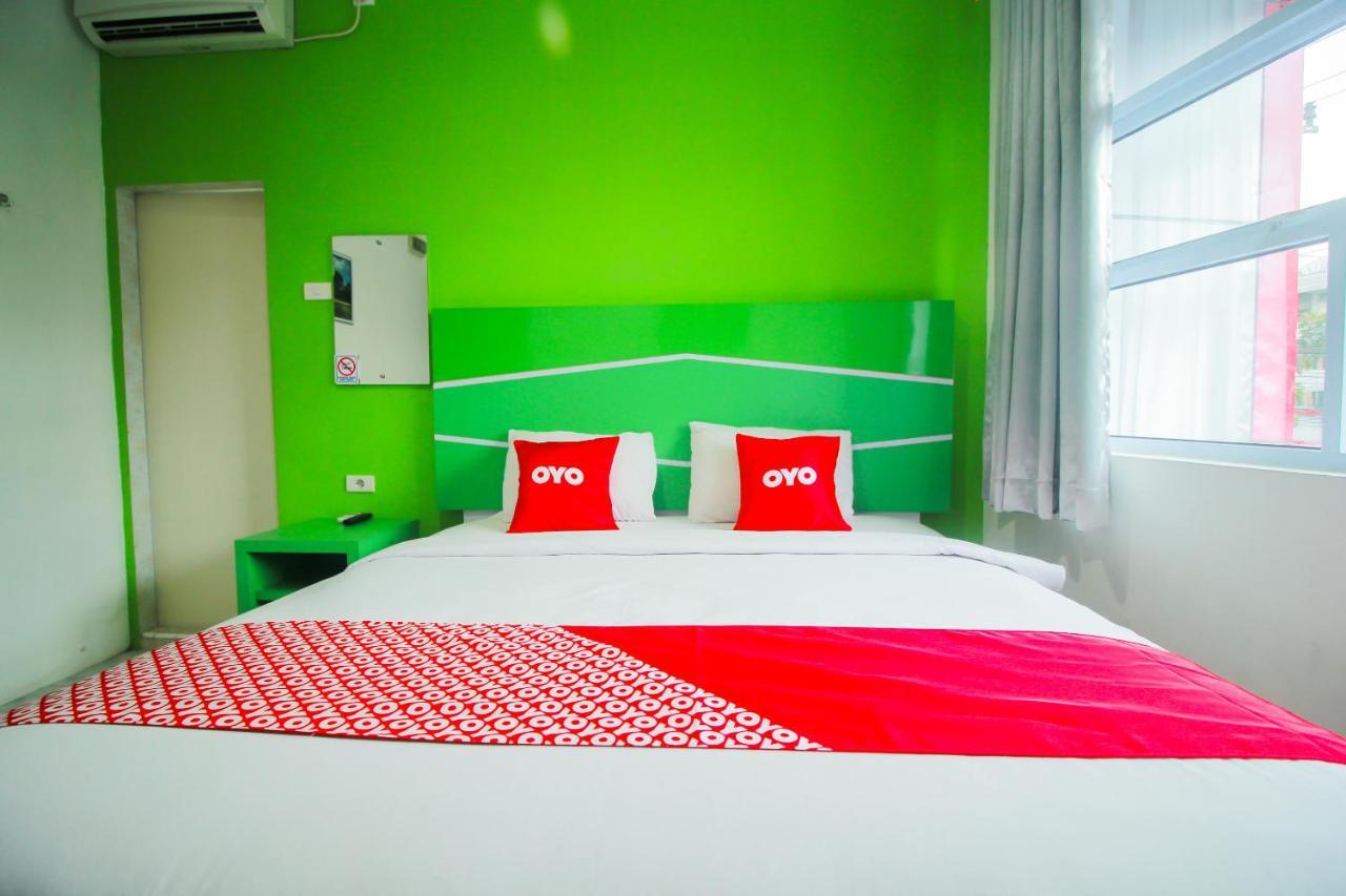 Oyo 1825 Marcopolo Homestay Pekanbaru Exterior foto