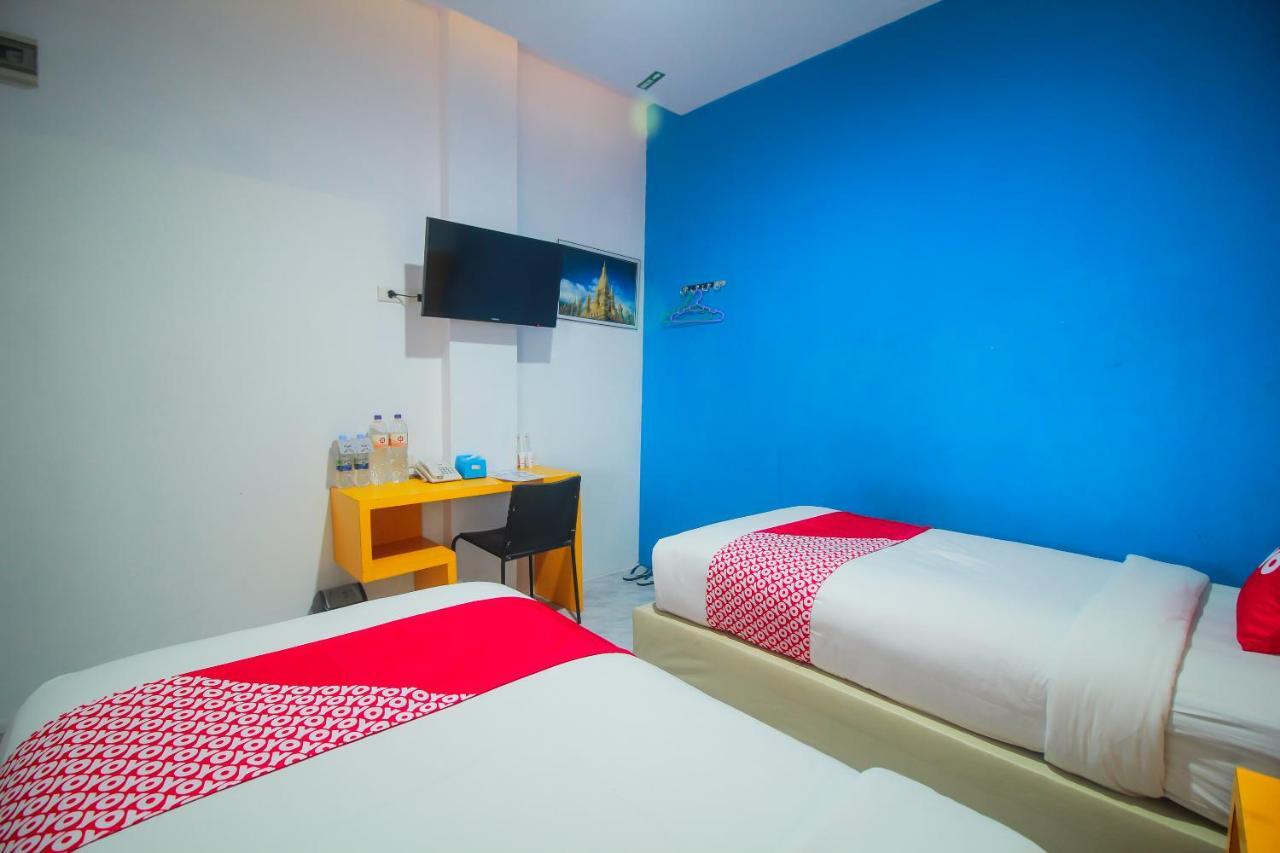 Oyo 1825 Marcopolo Homestay Pekanbaru Exterior foto