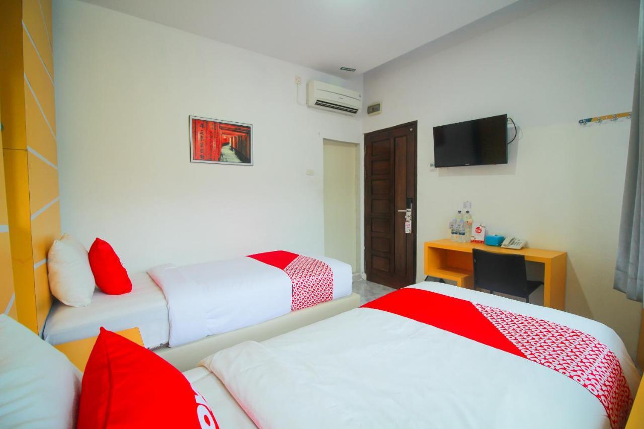 Oyo 1825 Marcopolo Homestay Pekanbaru Exterior foto