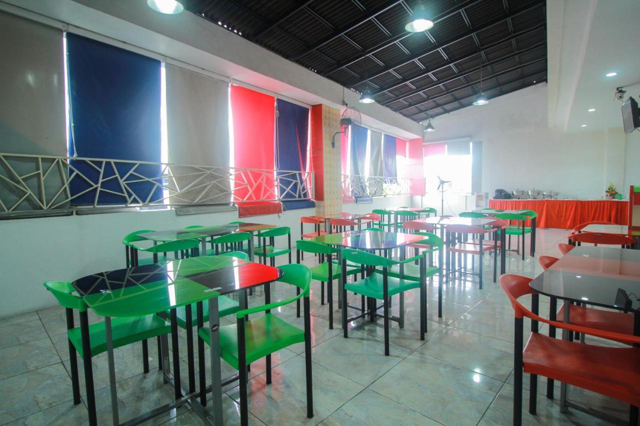 Oyo 1825 Marcopolo Homestay Pekanbaru Exterior foto